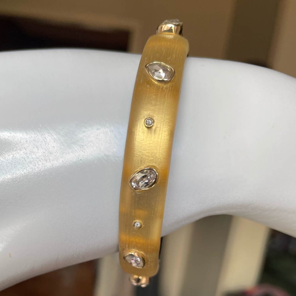 NWOT ALEXIS BITTAR BRACELET    GOLD COLOR WITH LARGE RHINESTONES